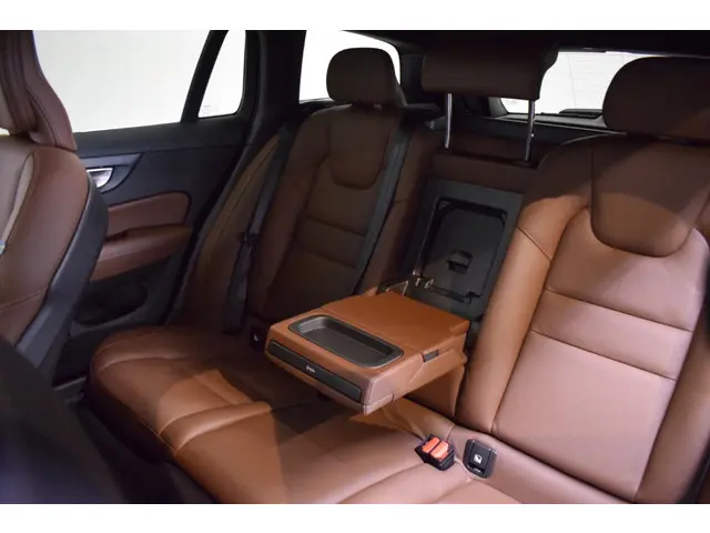 Volvo V60 2.0 T5 250pk AUT8 Inscription 2020 Benzine 12