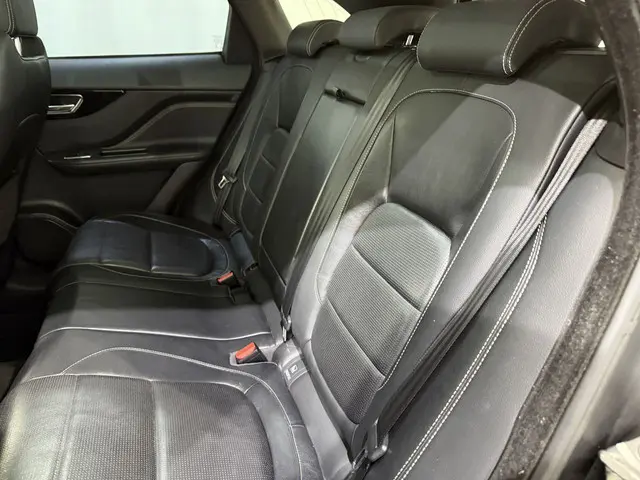 Jaguar F-PACE 2.0d Turbo Portfolio AWD Aut. 2017 Diesel 33