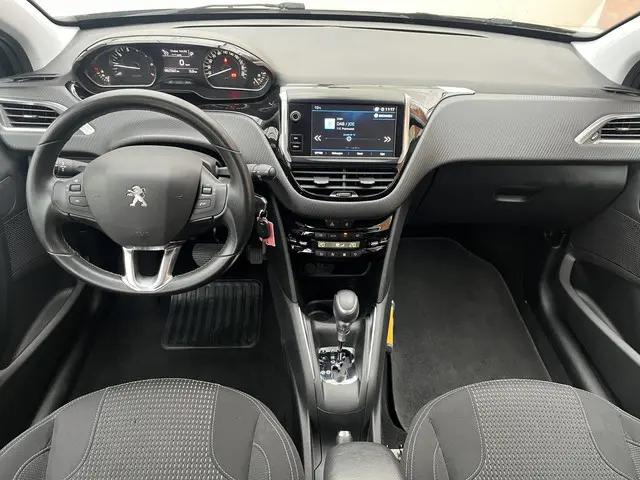 Peugeot 208 PureTech 110 Allure Automaat 2018 Benzine 7
