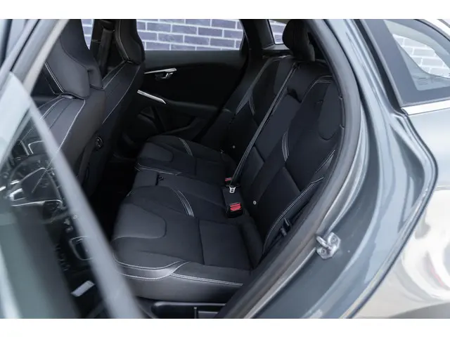 Volvo V40 T3 Momentum Automaat 2015 Benzine 20