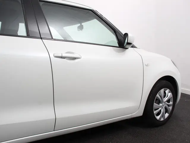 Suzuki Swift 1.2 Hybrid Club 2021 Benzine 30