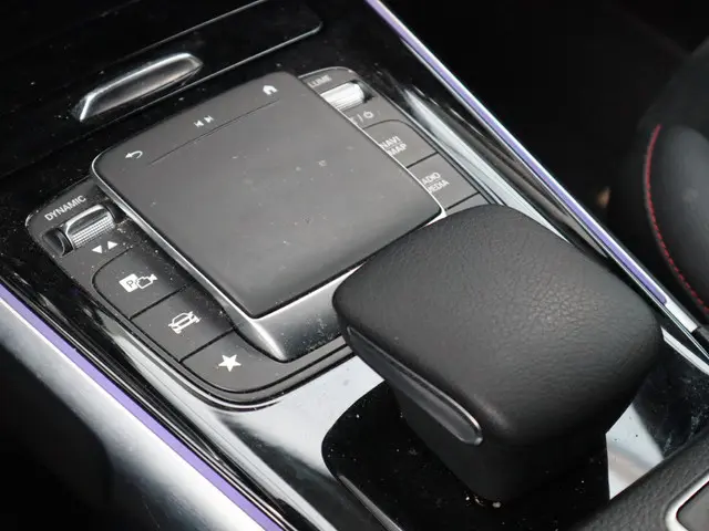 Mercedes-Benz 200-klasse GLB AMG Line 2023 Benzine 32