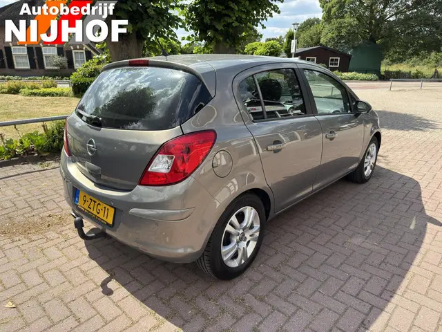 Opel Corsa 1.4-16V 2012 Benzine 6