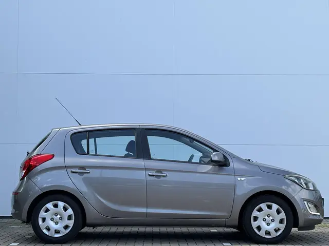 Hyundai i20 1.2i Business Edition 2013 Benzine 16