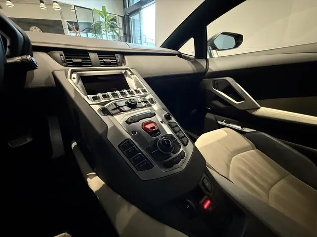 Lamborghini Aventador 6.5 V12 LP700-4 2013 Benzine 24