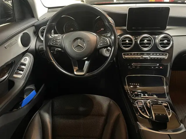 Mercedes-Benz GLC 250 4MATIC Premium 2018 Benzine 12