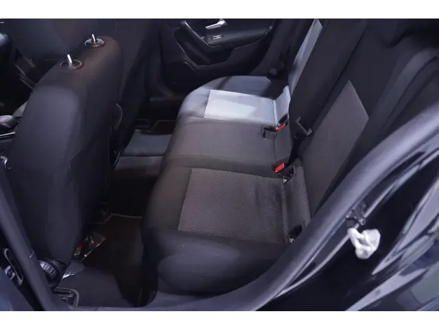 Mercedes-Benz A-Klasse 180d Design 2021 Diesel 30