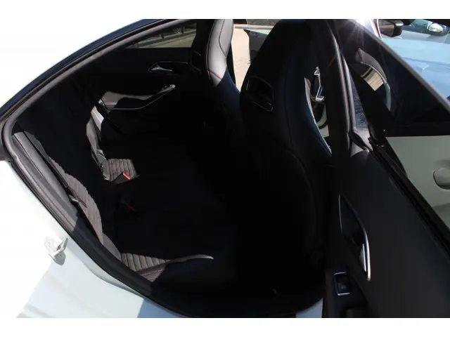 Mercedes-Benz CLA 180 OrangeArt Ed. 2014 Benzine 19