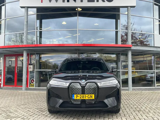 BMW iX xDrive40 Executive 77 kWh 2022 Elektrisch 21