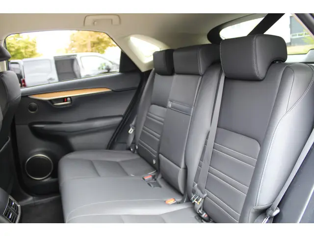 Lexus NX 300h AWD 25th Edition 2015 Hybride Benzine 13