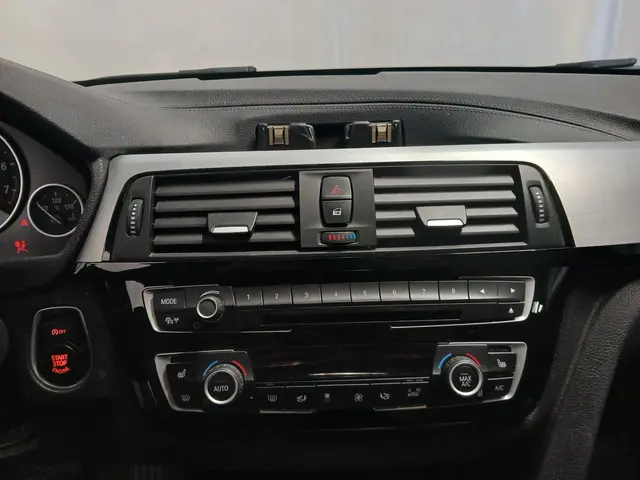 BMW 3 Serie 318i - Leer - Clima - Inbraak Schade 2019 Benzine 16