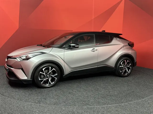 Toyota C-HR 1.8 Hybrid Bi-Tone 2018 Hybride Benzine 18