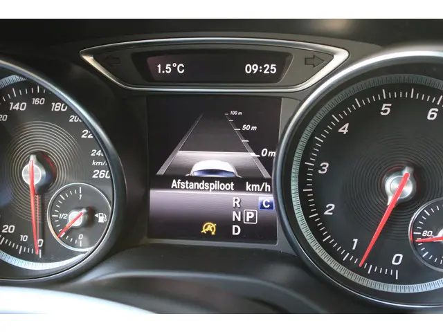 Mercedes-Benz CLA 180 AMG 2018 Benzine 17