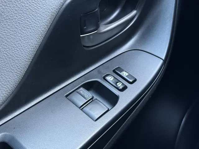 Toyota Yaris 1.0 VVT-i Aspiration 2016 Benzine 25