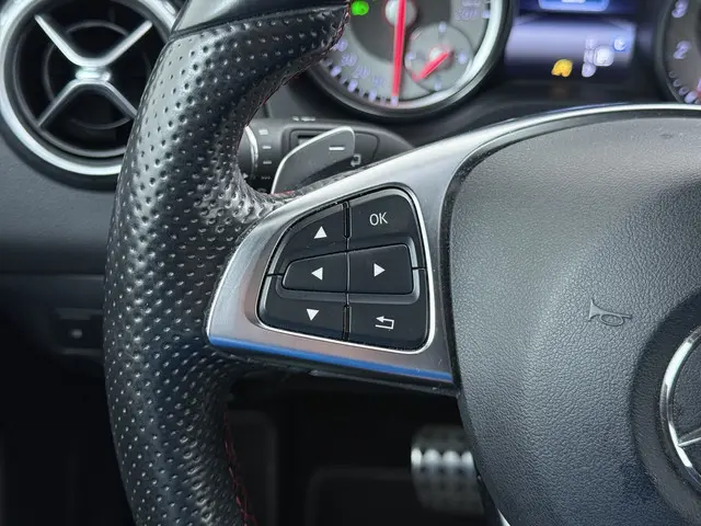 Mercedes-Benz GLA 180 AMG line 2016 Benzine 21