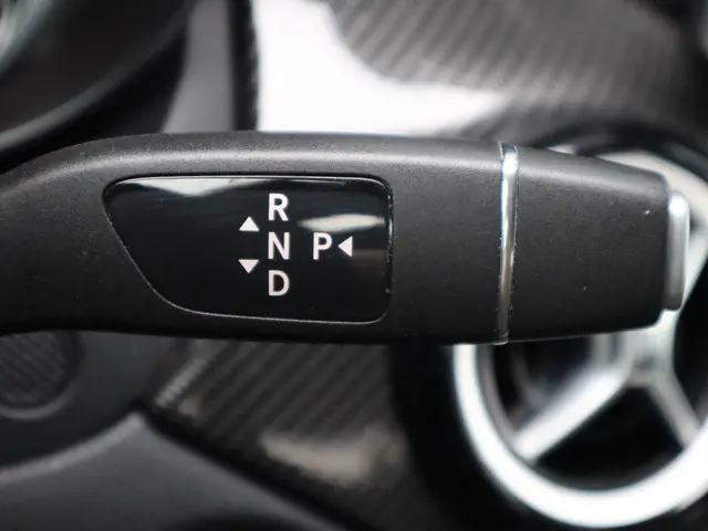 Mercedes-Benz GLA 200 Premium Plus 2019 Benzine 16