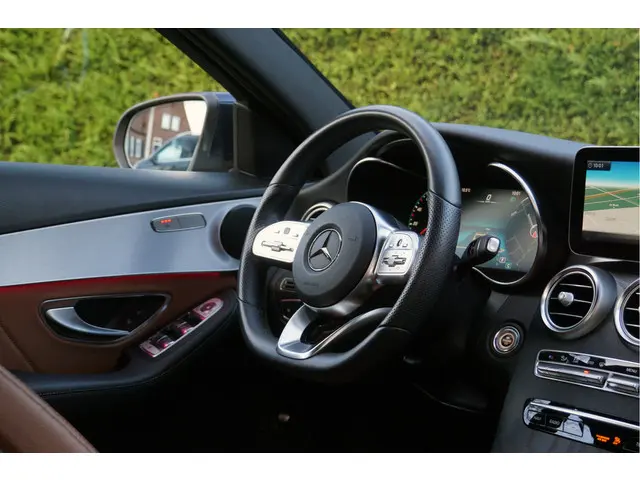 Mercedes-Benz C-Klasse C 180 AMG line 2020 Benzine 24