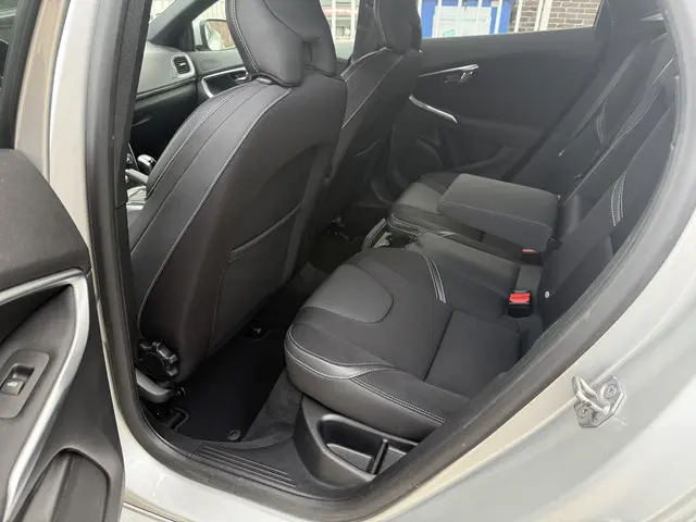 Volvo V40 2.0 T2 Momentum 2018 Benzine 13