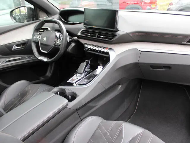 Peugeot 3008 1.6 HYbrid 225 GT 2022 Hybride Benzine 3