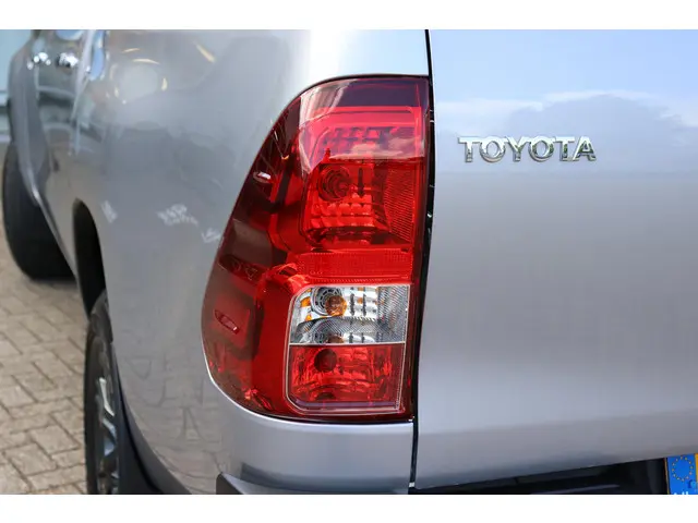 Toyota Hilux 2.4 D-4D Double Cab Challenger 2024 Diesel 34