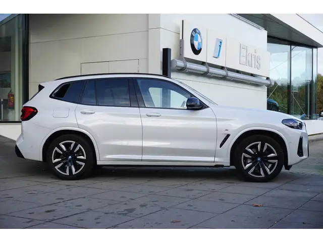 BMW iX3 80 kWh 2023 Elektrisch 4