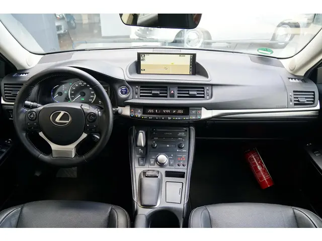 Lexus CT 200h Luxury Line 2018 Hybride Benzine 4