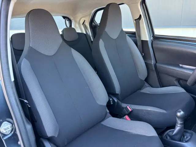 Toyota Aygo 1.0 VVT-I X-NOW 2017 Benzine 12