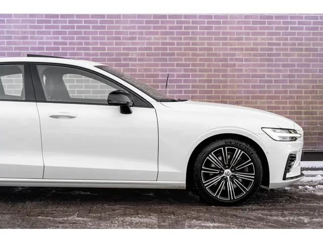 Volvo S60 Recharge T8 AWD R-Design 2020 Hybride Benzine 8