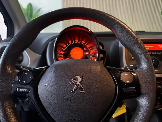 Peugeot 108 1.0 e-VTi Active Black Airco 2015 Benzine 17