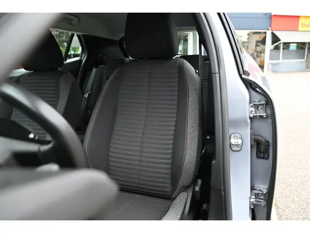 Peugeot 2008 1.2 PureTech Active 2020 Benzine 17