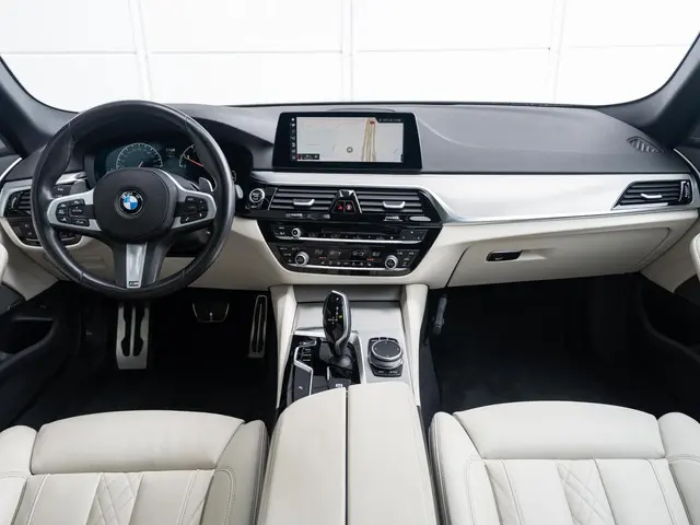 BMW 5 Serie Sedan 520i 2019 Benzine 8
