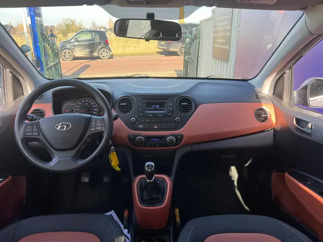 Hyundai i10 1.0i i-Motion Comfort 2016 Benzine 8