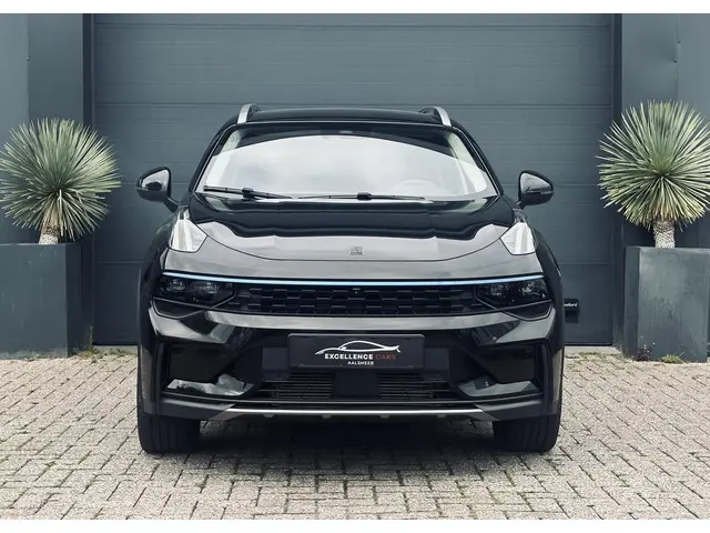 Lynk & Co 01 3