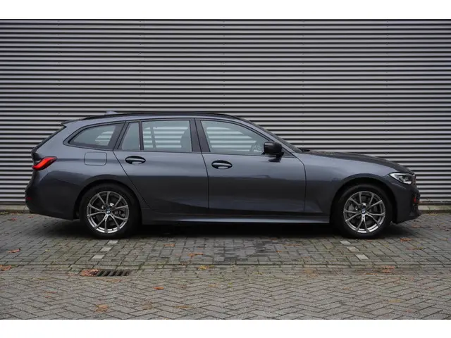 BMW 3 Serie Touring 330e 2021 Hybride Benzine 4