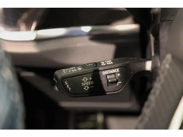 Audi Q3 35 TFSI S edition PANO | Sfeer 2023 Benzine 34