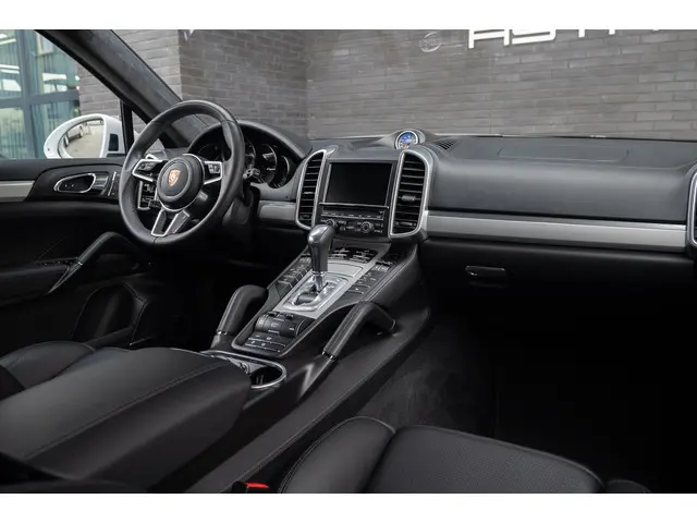 Porsche Cayenne 4.8 Turbo 2014 Benzine 3