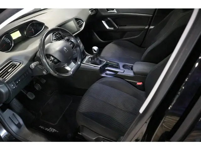 Peugeot 308 SW 1.2 e- PANO + NAV + CAM + TREKHAAK ! ! ! 2014 Benzine 2