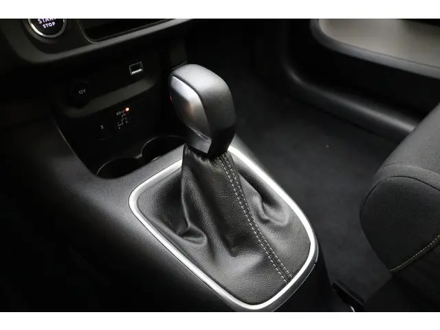 Citroën C3 1.2T 110pk Automaat Shine 2023 Benzine 23