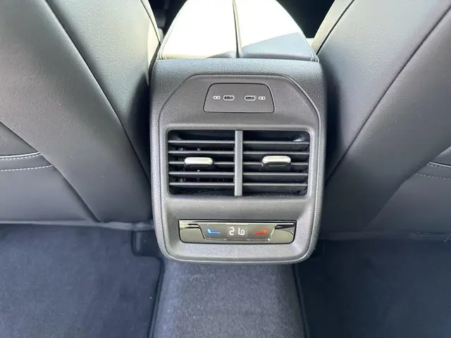 Volkswagen Passat Variant 1.5 eTSI Business 2024 Benzine 16