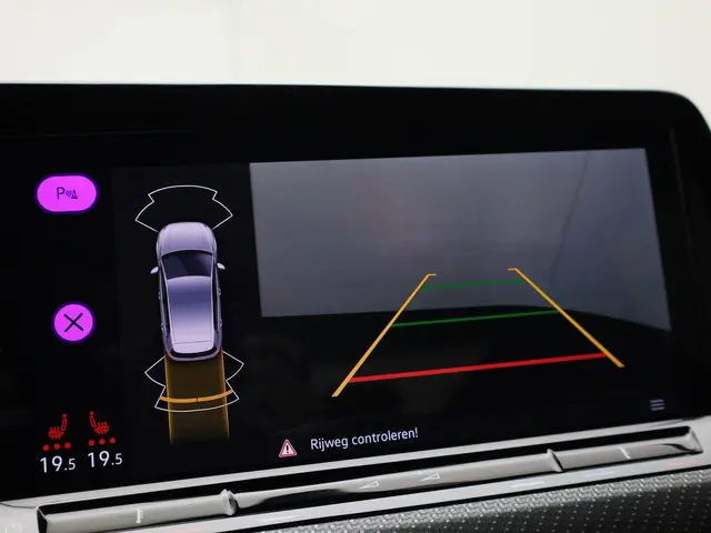 Volkswagen Golf 1.5 eTSI 130pk DSG R-Line 2024 Benzine 7