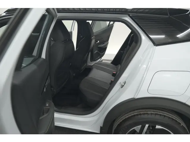 Peugeot 2008 PureTech 130 EAT8 GT 2024 Benzine 31