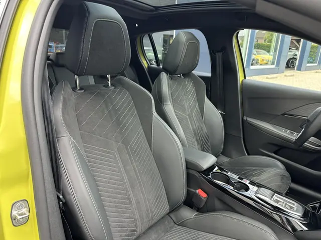 Peugeot e-208 EV GT 51 kWh 156 PK 2024 Elektrisch 40
