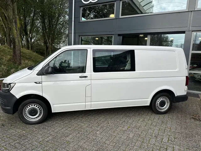 Volkswagen Transporter 2.0 TDI L2H1 DC 2018 Diesel 4