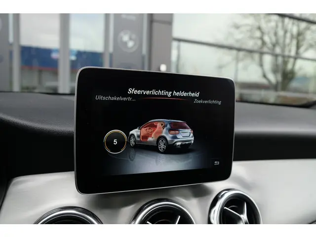 Mercedes-Benz GLA GLA180 AMG 122pk 2019 Benzine 39