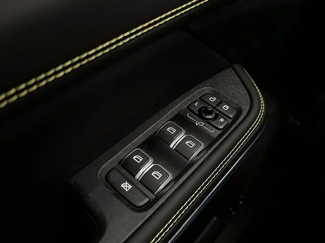 Lynk & Co 01 More 2025 Hybride Benzine 34