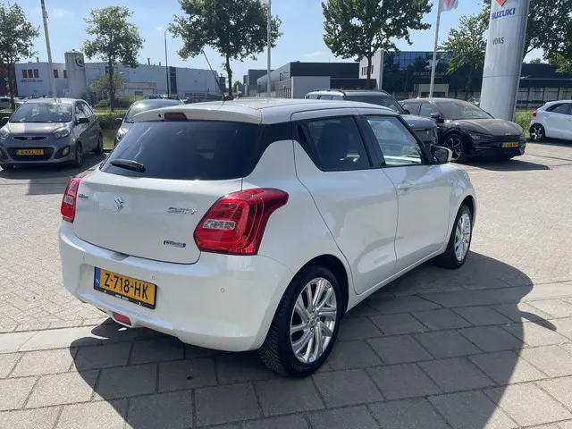 Suzuki Swift 1.2 Select Smart Hybrid 2024 Hybride Benzine 6