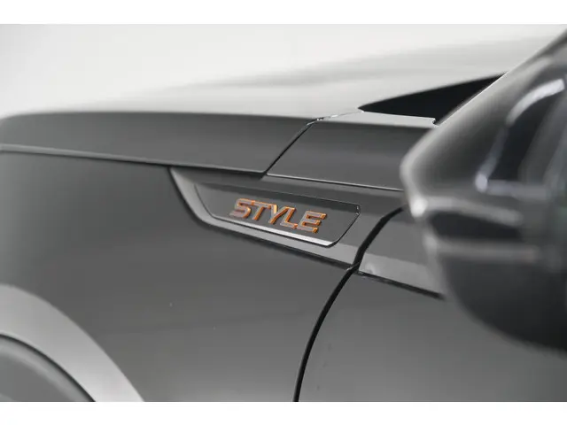 Peugeot 2008 1.2 Hybrid 136 Style 2025 Hybride Benzine 17