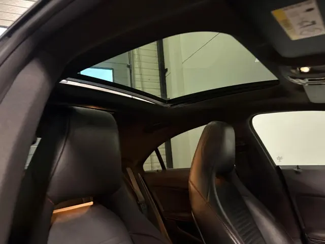 Mercedes-Benz CLA 200 PANO PDC AMG 2014 Benzine 19