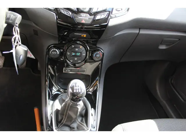 Ford Fiesta 1.0 EcoB. Titanium 2016 Benzine 14