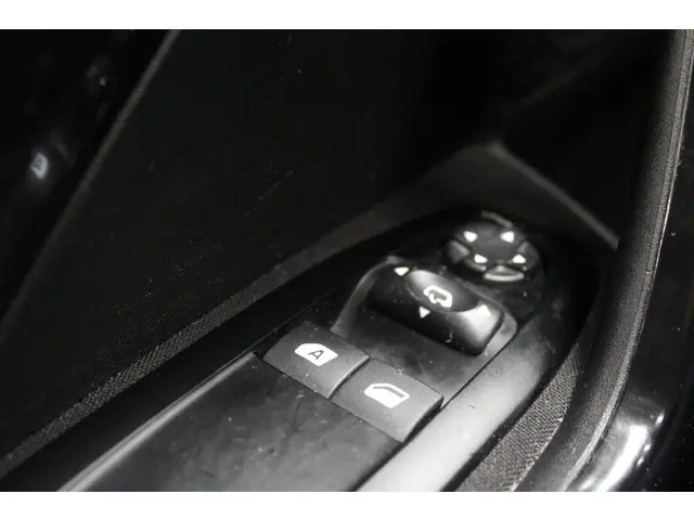 Peugeot 208 1.4 VTi Envy 2012 Benzine 19